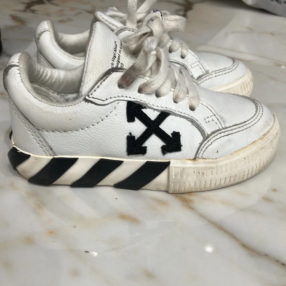 Off white - Picture 2 of 5